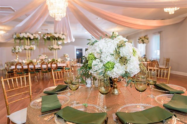 Emerald goblets are a beautiful addition to tablescape. 
#GreatGrace xoxo
Photography: @taraharpphotography 
Planner, Decor &amp; Designs &amp; Florals: @uniqueroseevents @angelicaunique 
Day of Coordinator: @soireesbylee 
Venue: @chale_gardens ⠀⠀
Fu