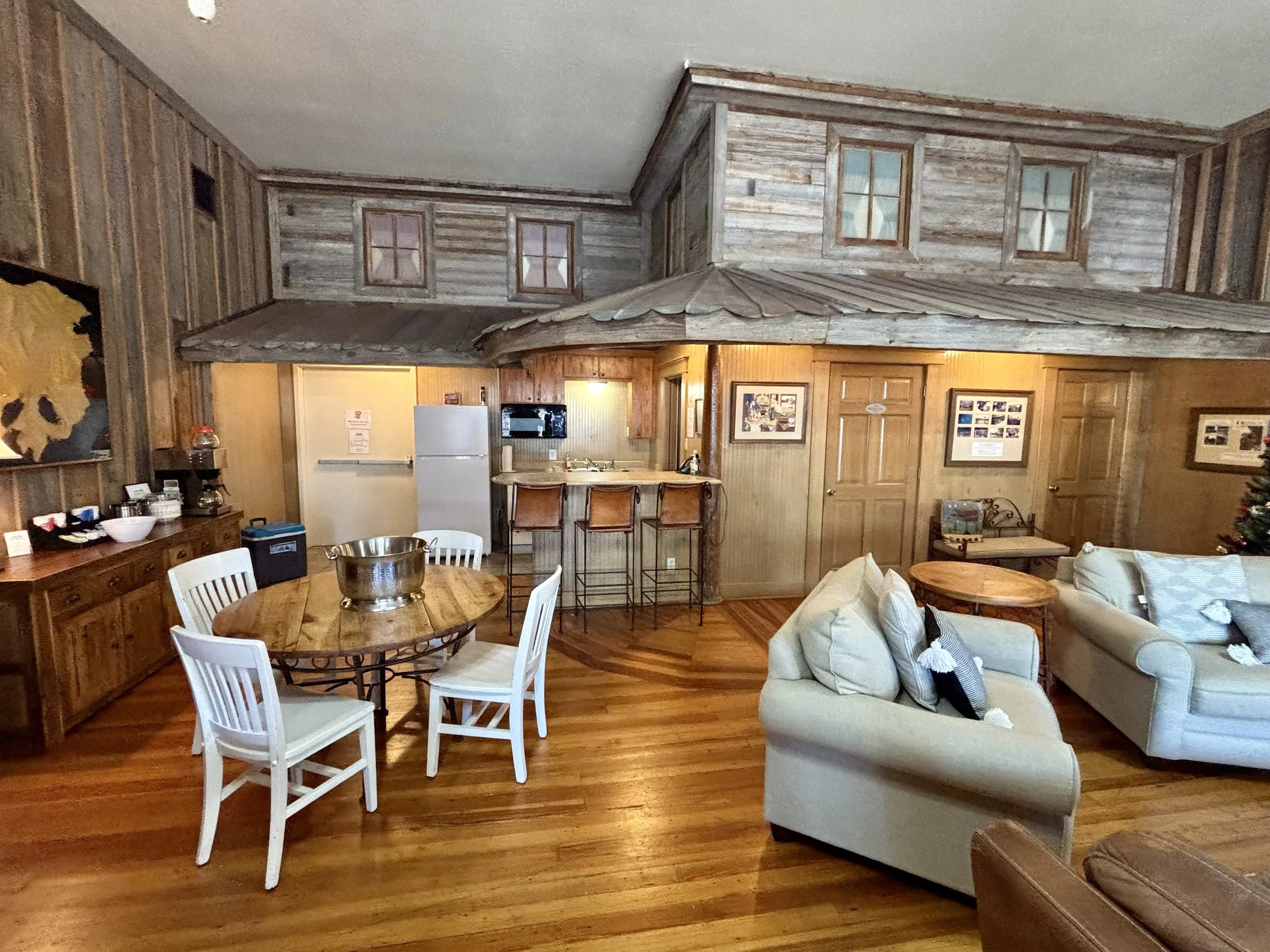 BB wide shot of kitchen.jpeg