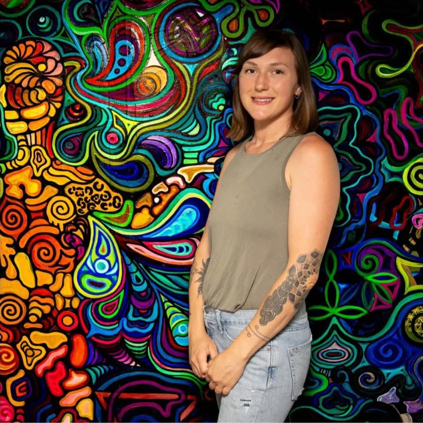 We're excited to share that @kittytyedyes will be joining us tomorrow night live painting @turnstilesgr for our show with @spaceship.earth_music 🤟🏻

Music starts @ 9!