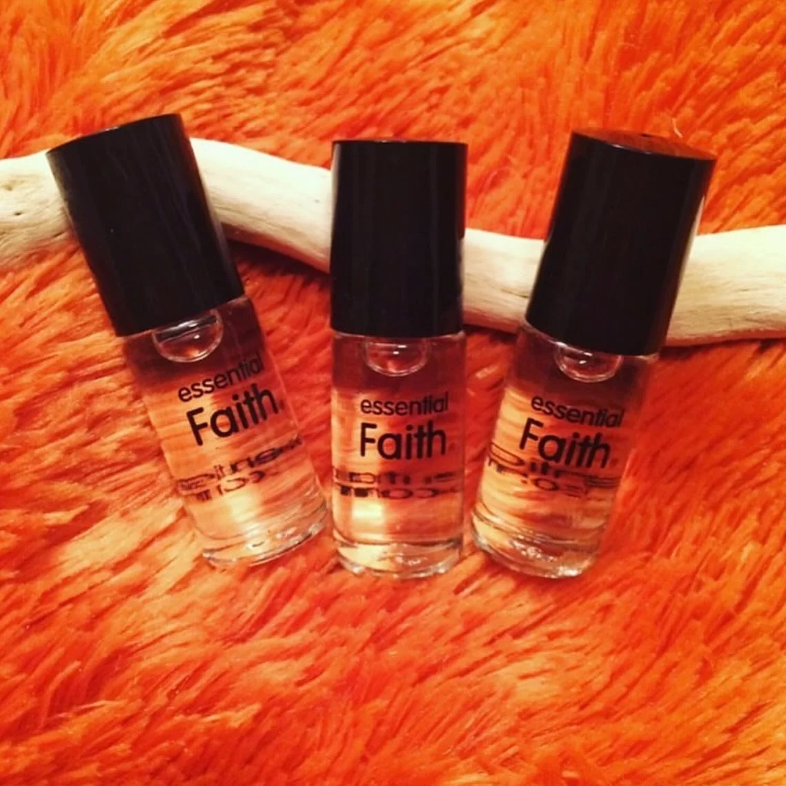 Halloween is only a few days away.. Are you stocked up with your favorite scents? Our travel friendly spill proof rollerballs make it easy to re-apply on the go for all your fun holiday activities. 

#essentialfaith #oils #scents #smellgood #hallowee