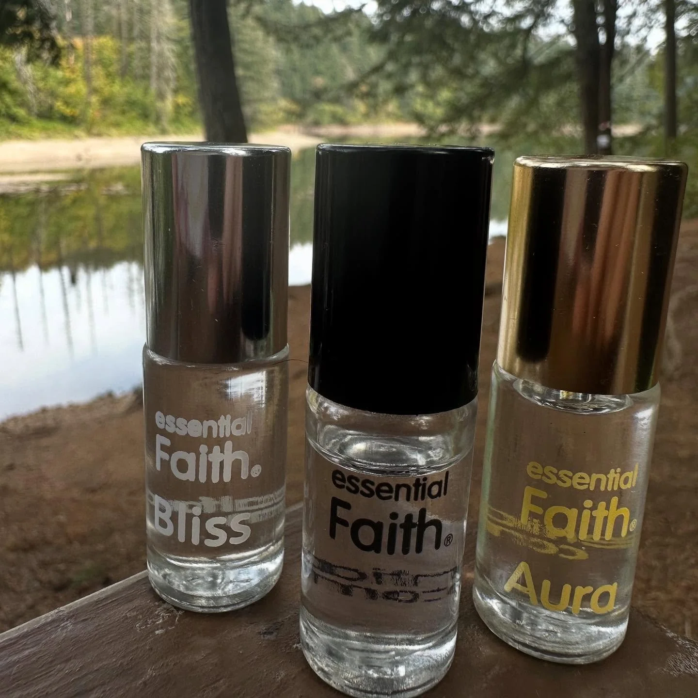 Handcrafted and bottled natural oils for on the go. Whether you&rsquo;re a mom always on the go, a student going from class to class, meeting up with friends for brunch on the weekends, or getting ready for the nightlife, it only take a few seconds t