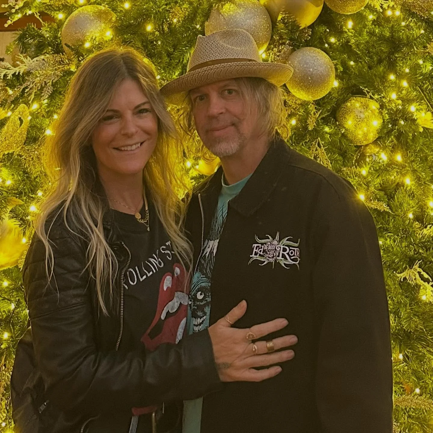 The greatest gift I&rsquo;ve ever received is you.🥰 Merry Christmas to you all!🎄

#merrychristmas