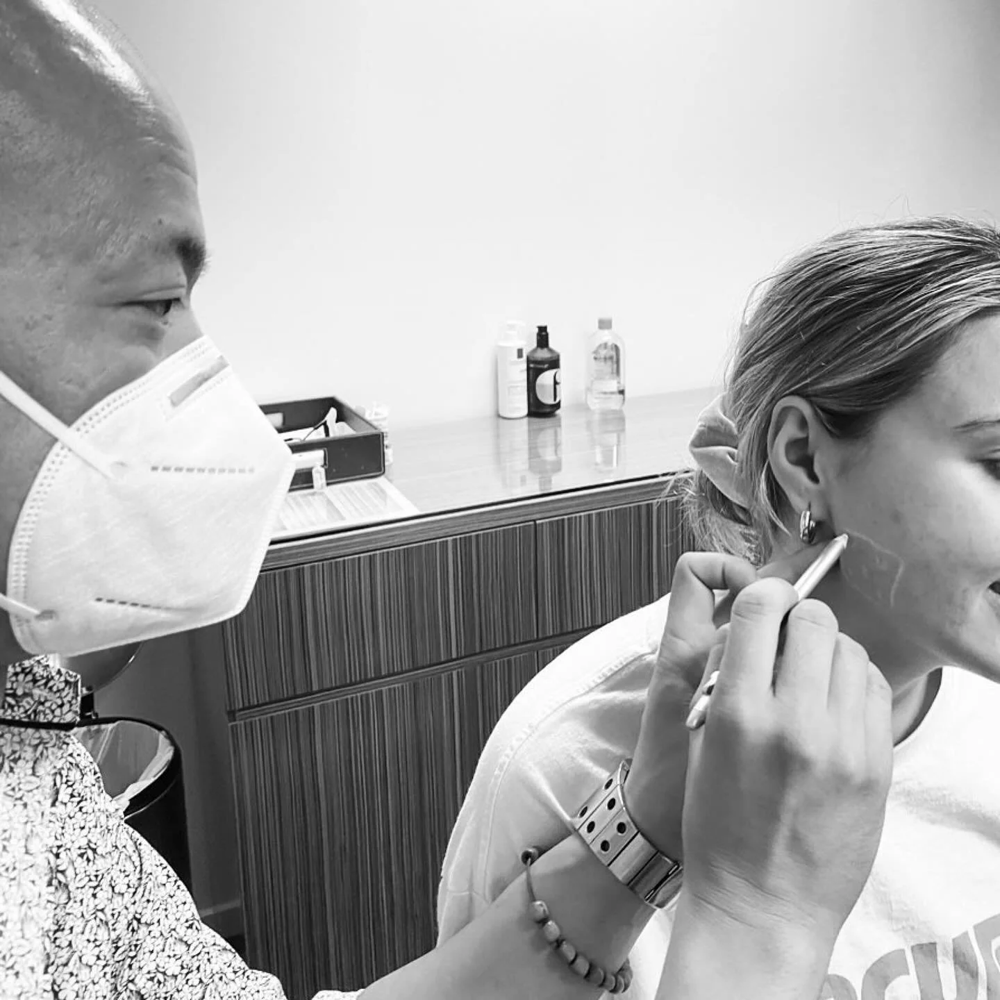 Dr Stefan treating Bruxism. What is Bruxism I hear you ask? 🤔

Bruxism is excessive teeth grinding or clenching of the jaw leading to aching jaw muscles, headaches, hypersensitive teeth, tooth wear, and damage to dental restorations and even neck pa