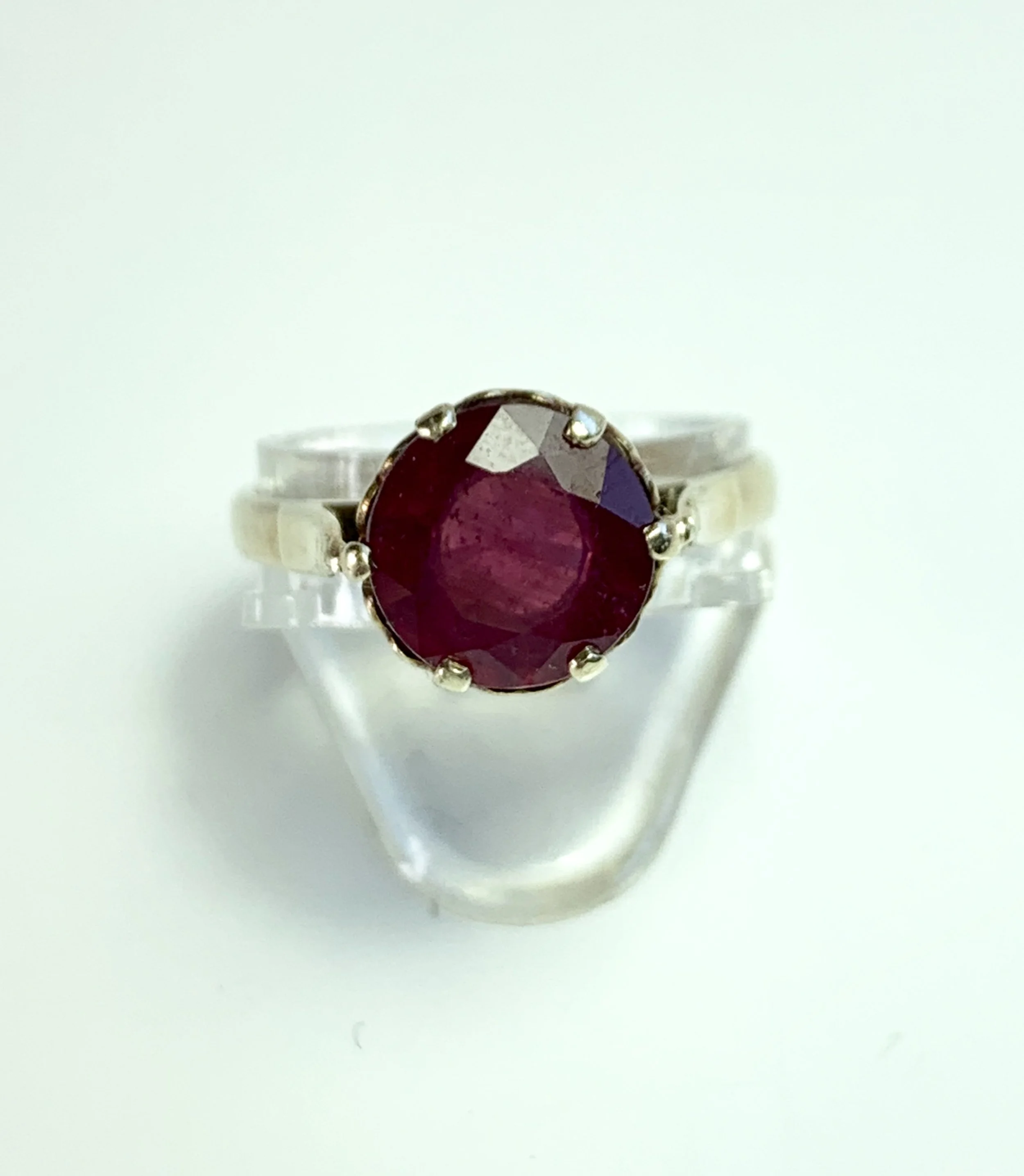 CLASSIC VINTAGE 4CT RUBY RING CIRCA MID CENTURY WITH VALUATION