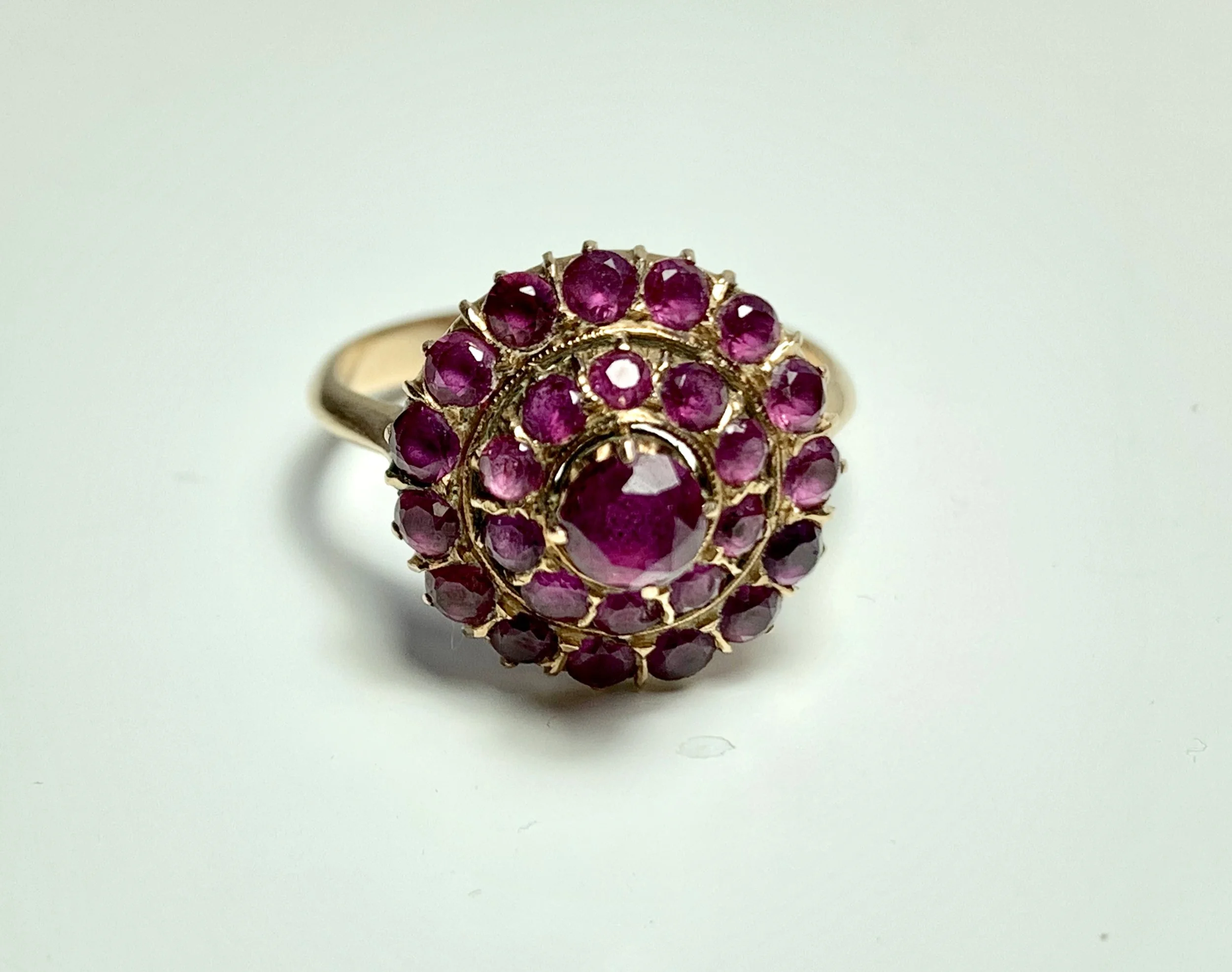 CLASSIC VINTAGE 1CT RUBY RING CIRCA 1950s WITH VALUATION