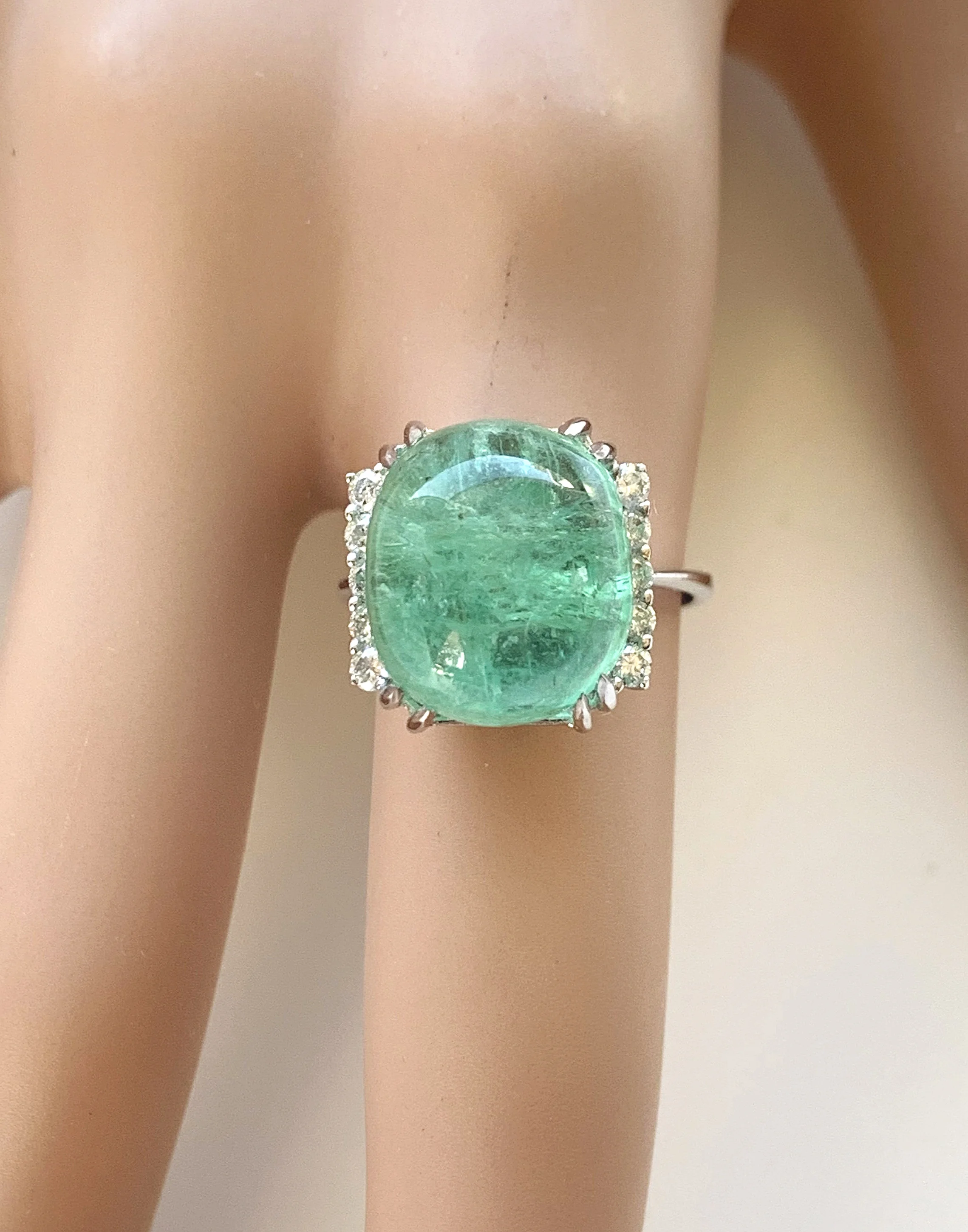 A BIT ECLECTIC & UNIQUE 11.50CT NATURAL EMERALD & DIAMOND RING WITH VALUATION