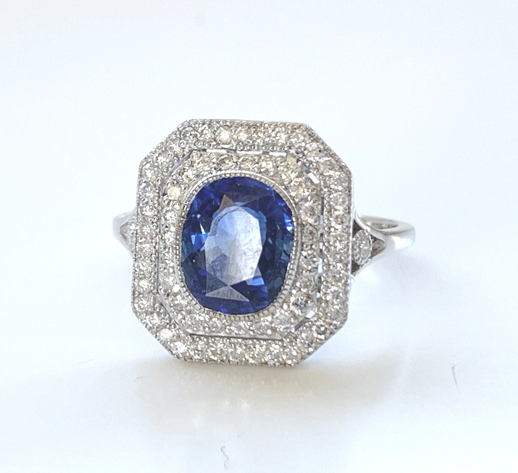 NATURAL SAPPHIRE &amp; DIAMOND DRESS RING WITH CLASSIC STYLING WITH VALUATION