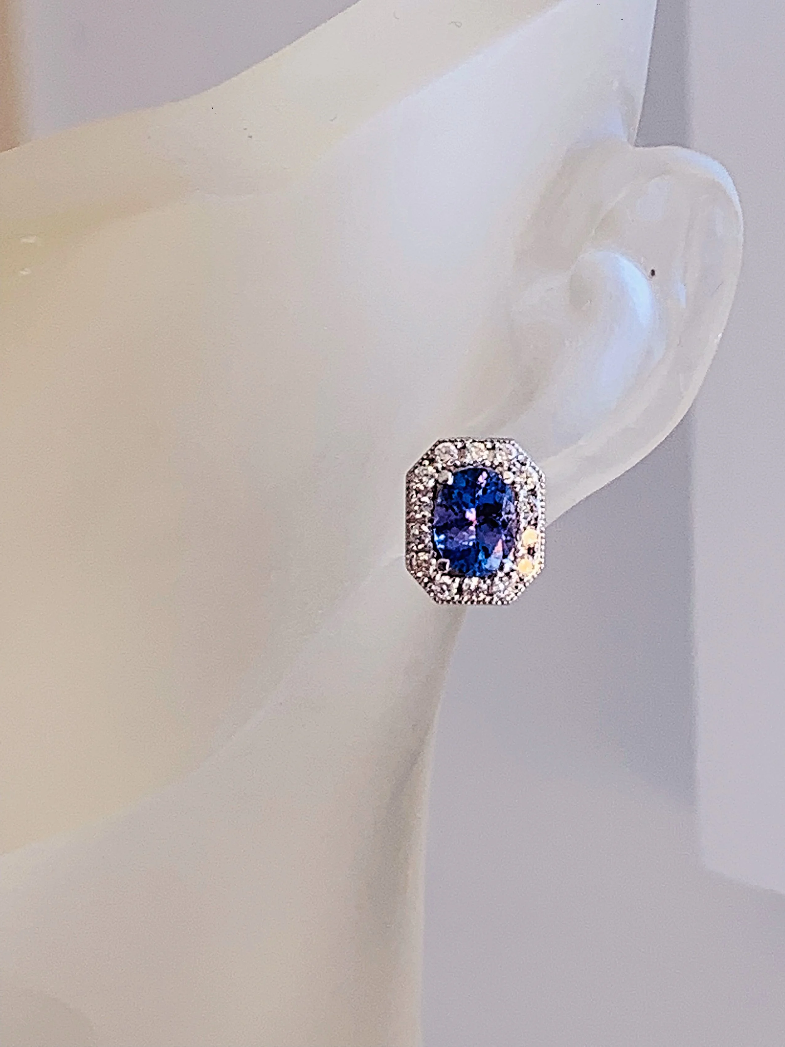 Tanz Earrings 3.jpg