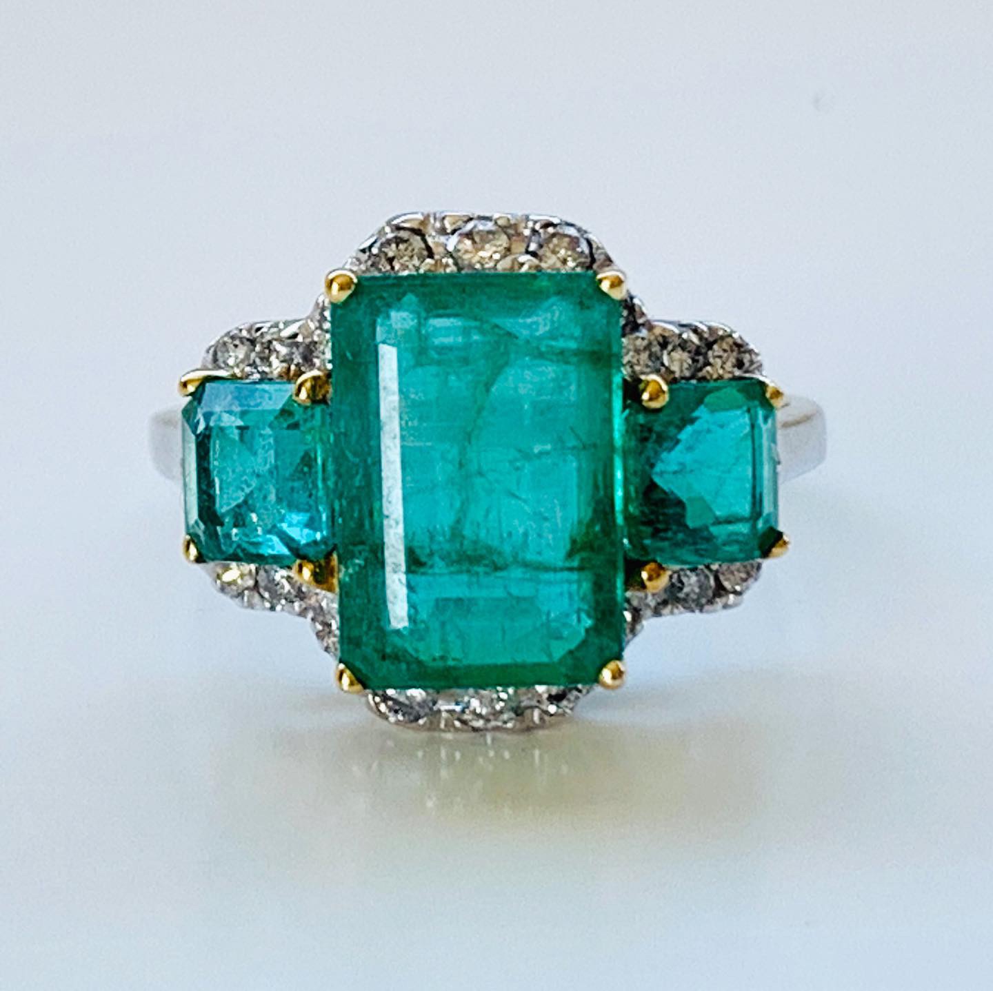 MAGNIFICENT 3.50CT NATURAL EMERALDS AND DIAMOND RING WITH VALUATION