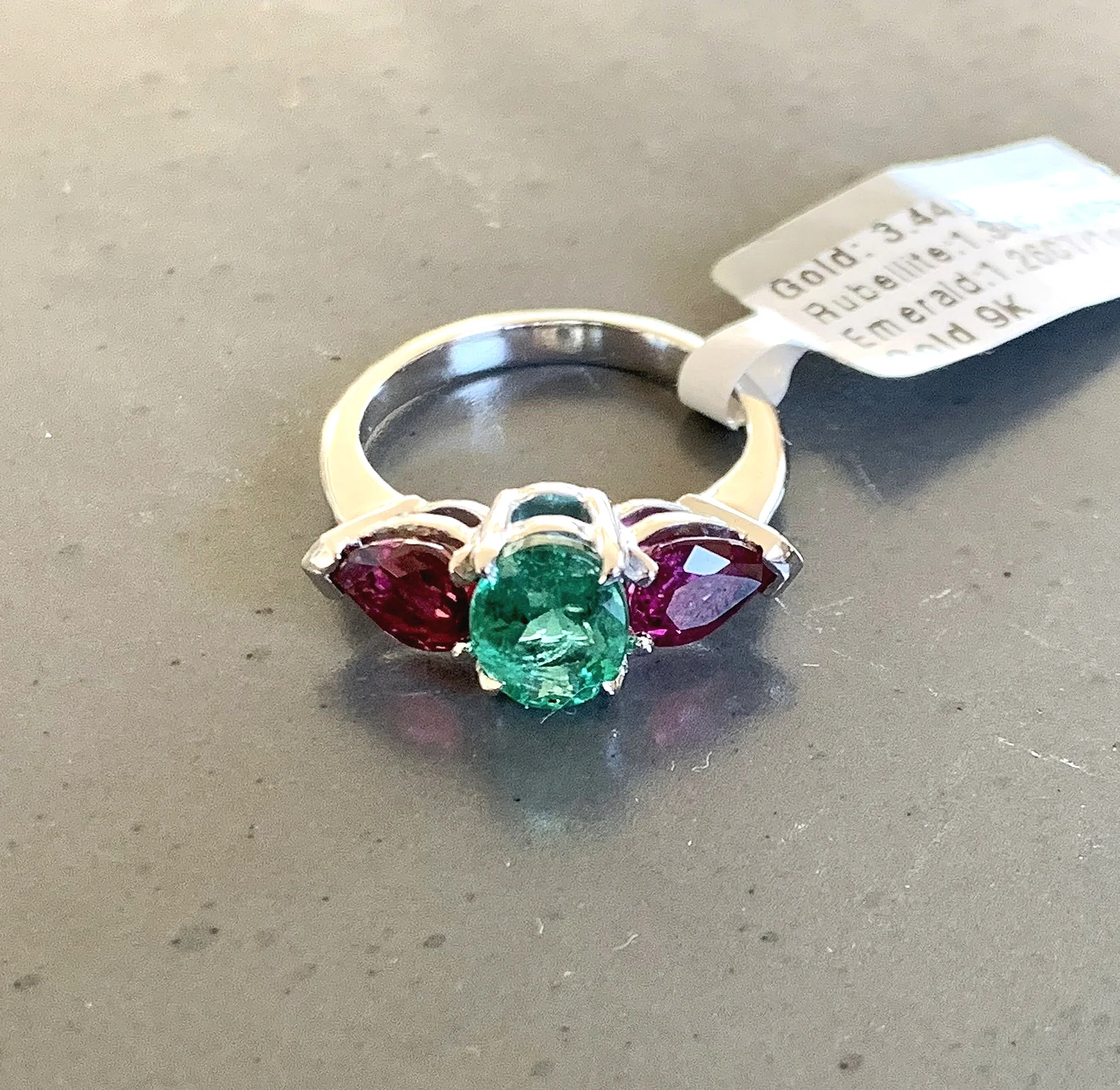 UNIQUE EMERALD AND RUBELLITE TOURMALINE DRESS RING WITH VALUATION