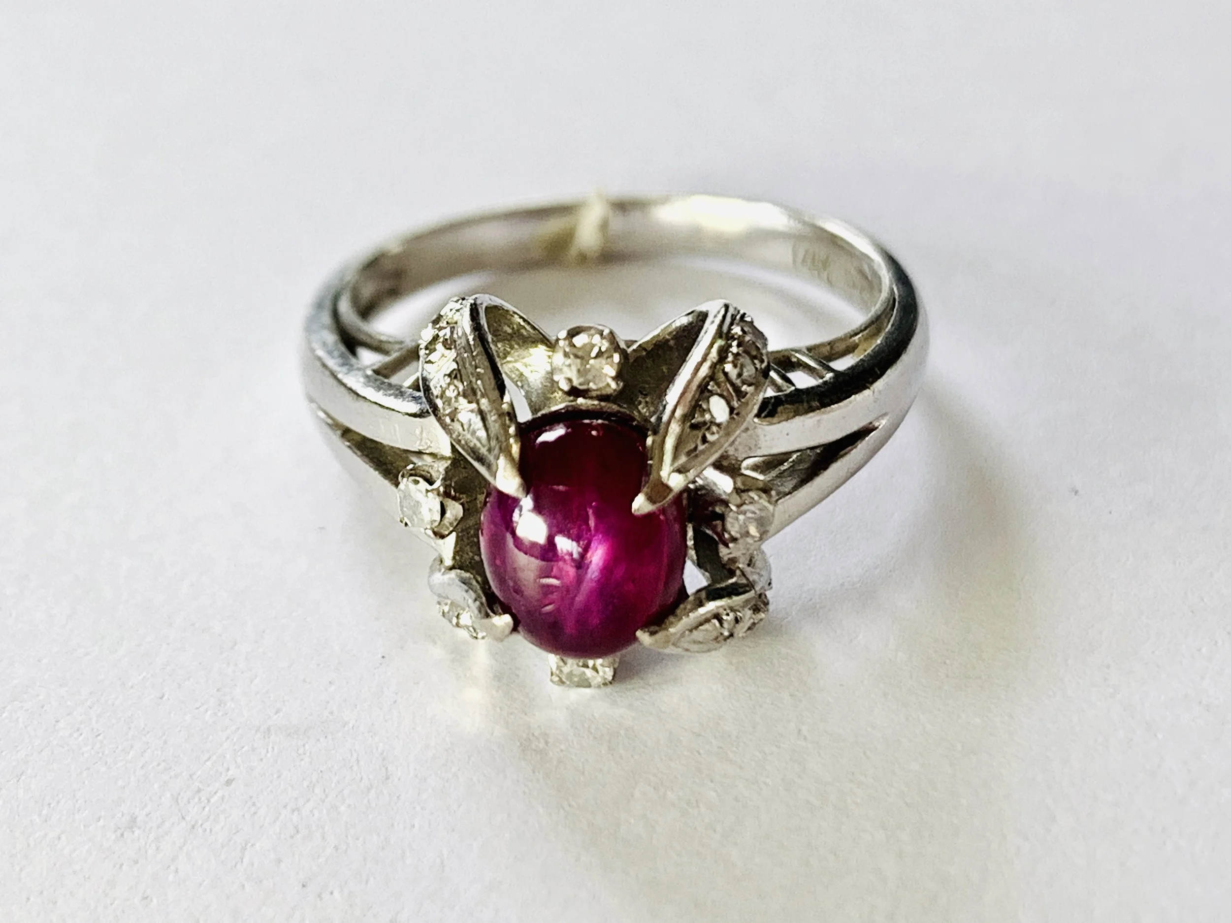 VINTAGE CABOCHON STAR RUBY AND DIAMOND RING WITH VALUATION