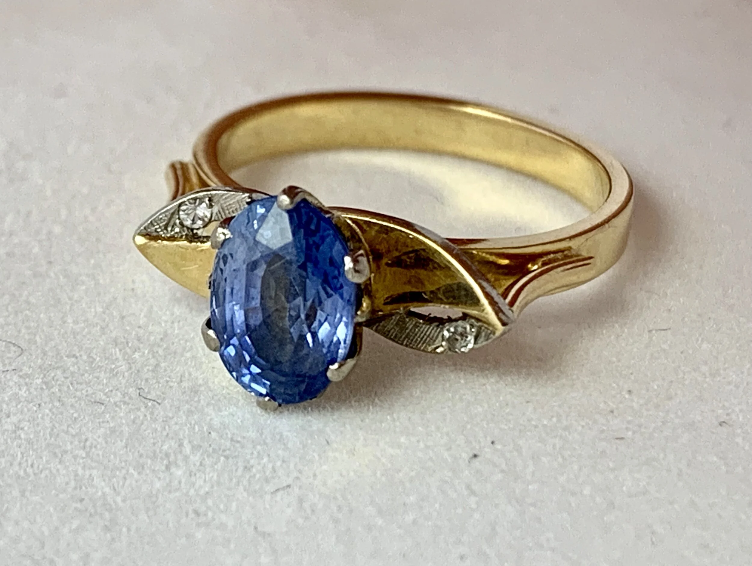VINTAGE MID CENTURY (CIRCA 1970s) NATURAL SAPPHIRE DRESS RING VALUATION
