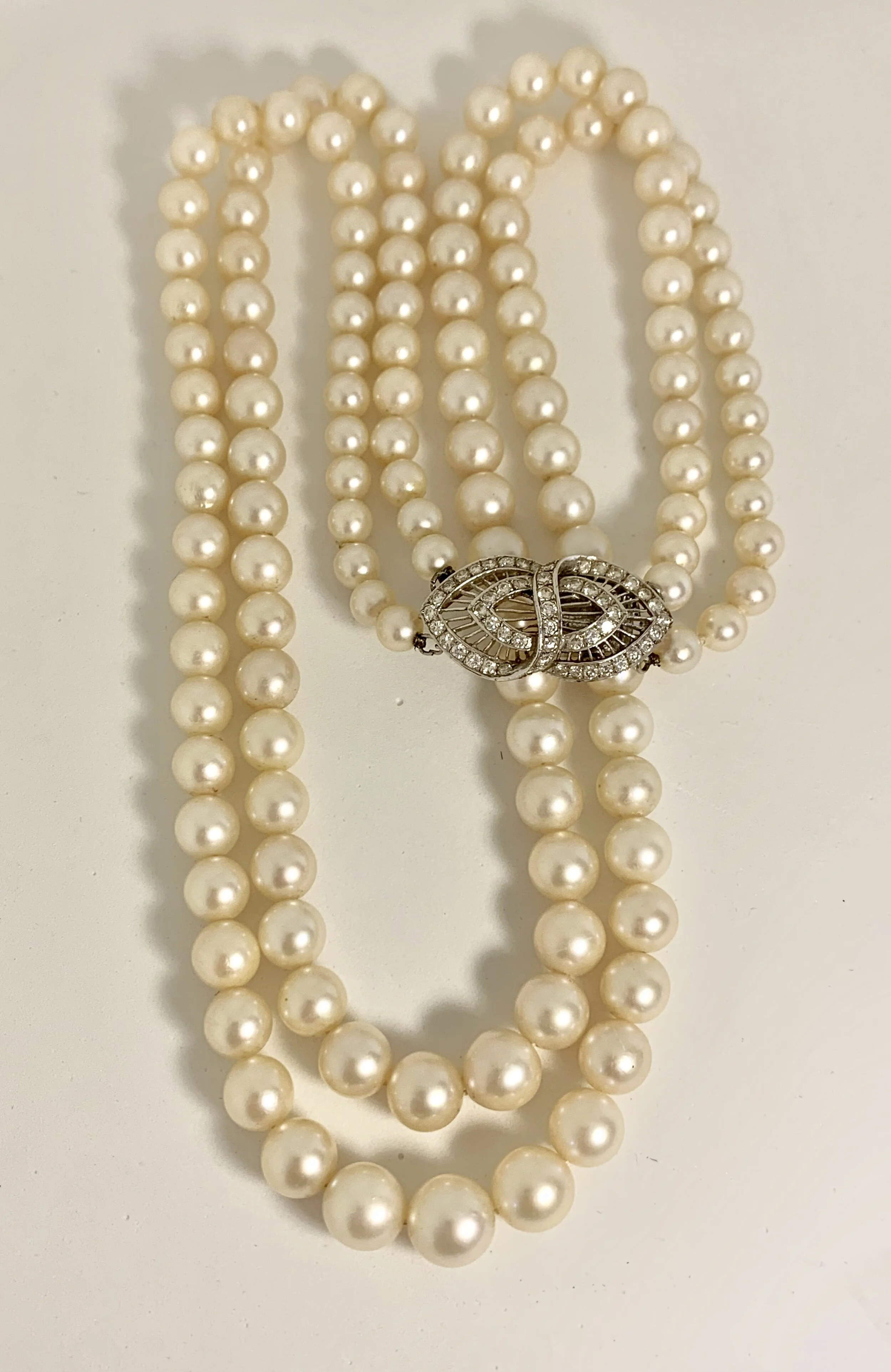 ART DECO DOUBLE STRAND OF BEAUTIFUL PEARLS WITH DIAMOND CLASP AND VALUATION