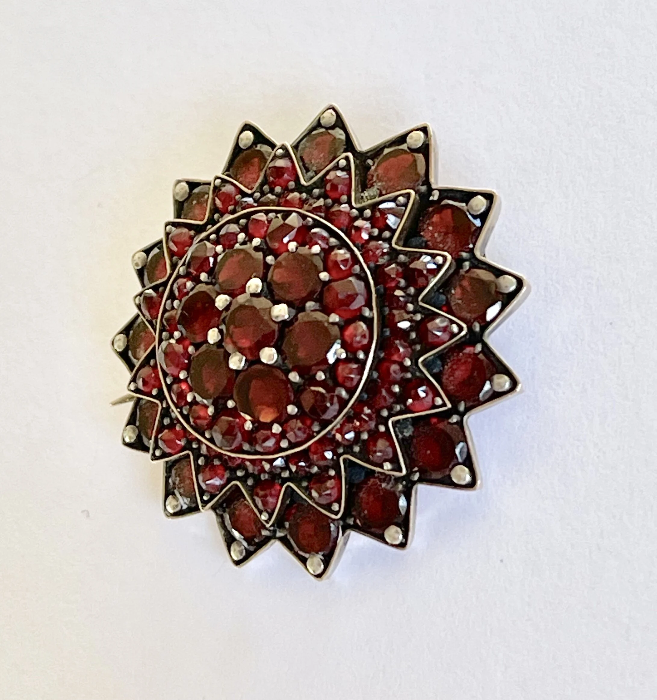 ANTIQUE VICTORIAN BOHEMIAN GARNET BROOCH CIRCA 1890 WITH VALUATION
