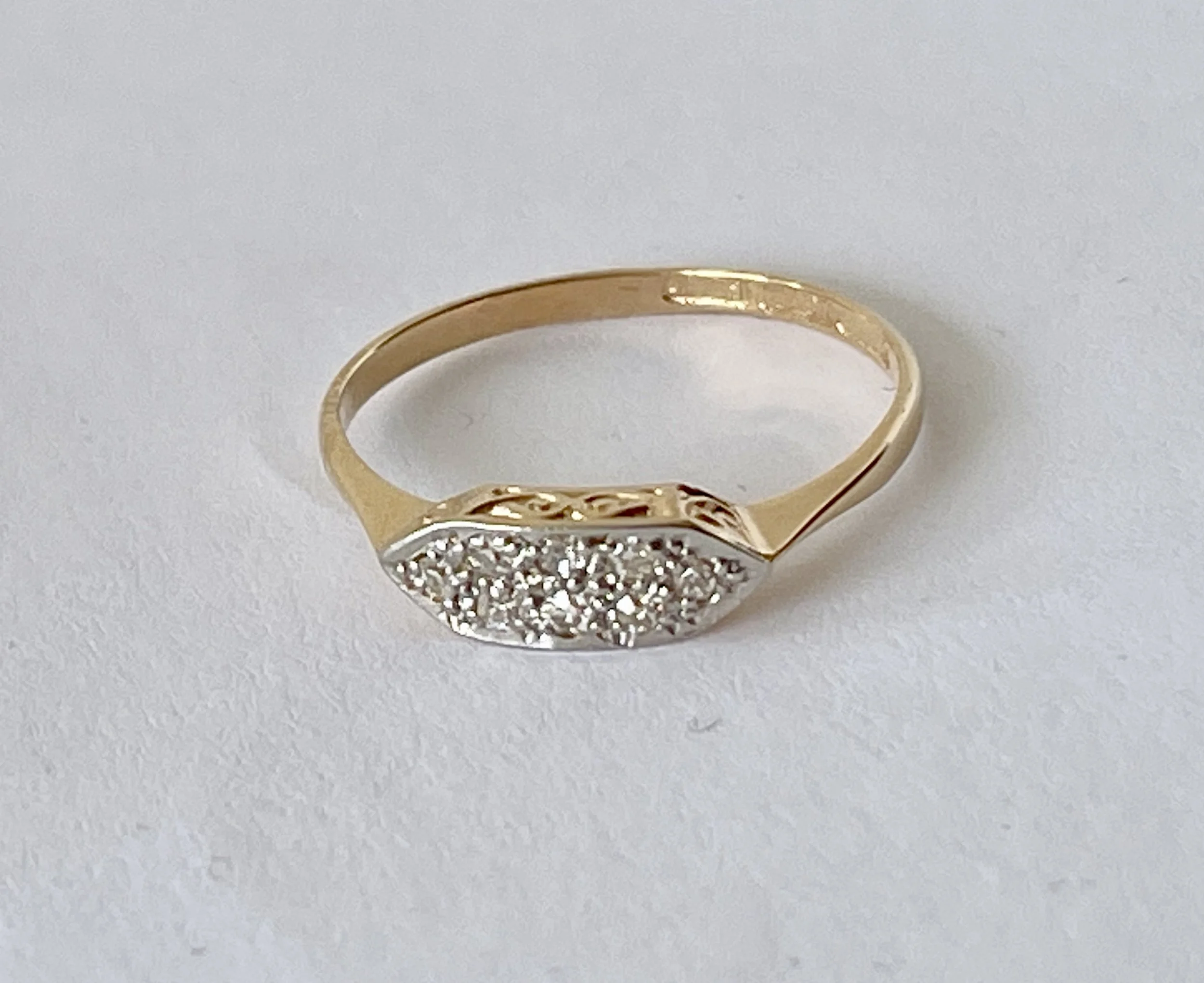 DAINTY DIAMOND CLUSTER RING 18CT YELLOW GOLD AND PLATINUM