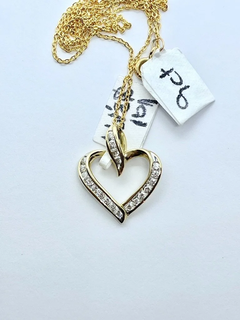 GENUINE DIAMOND HEART PENDANT WITH 9CT GOLD CHAIN WITH VALUATION