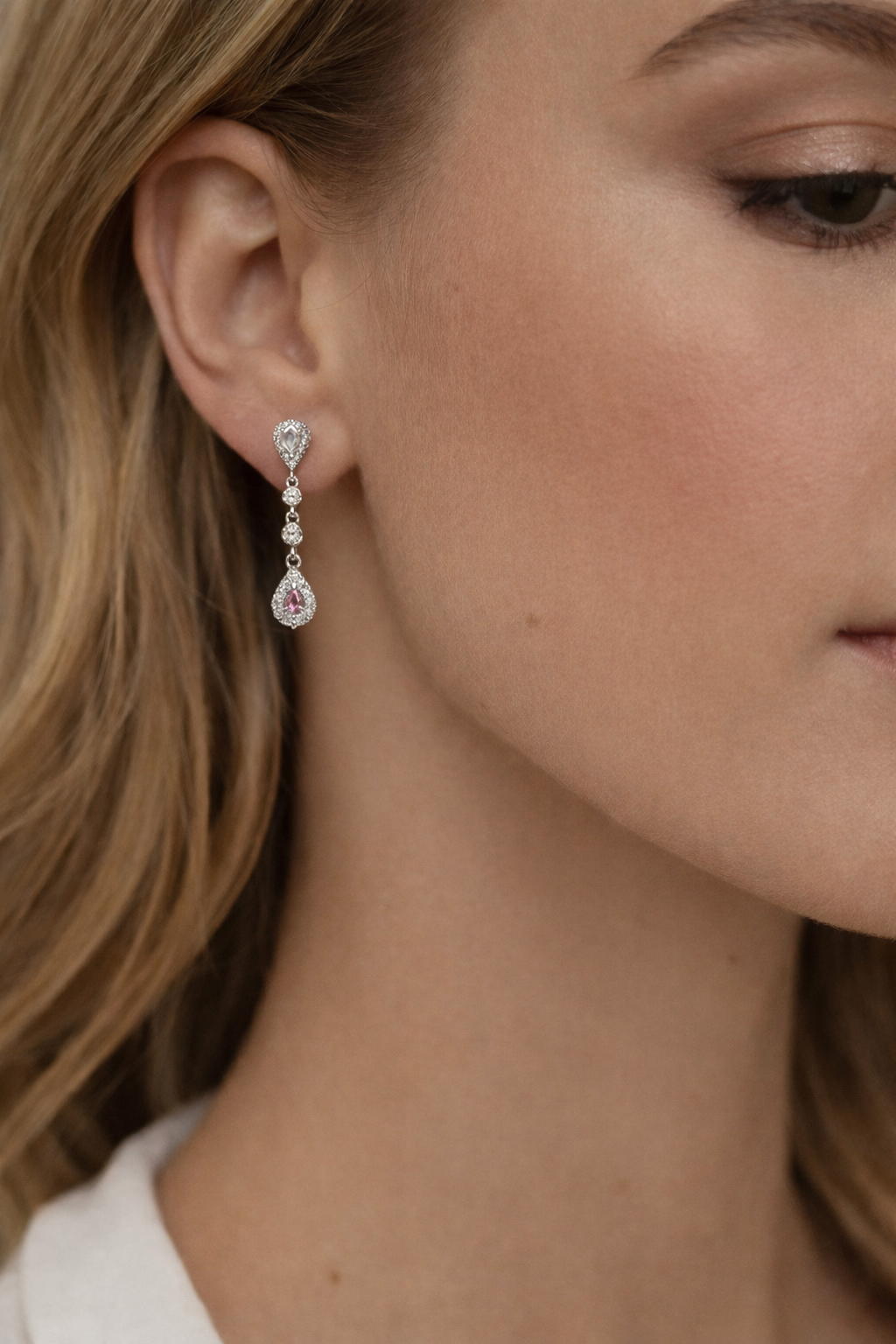 PINK AND WHITE DIAMOND STUD EARRINGS SET IN 18K WHITE GOLD WITH VALUATION