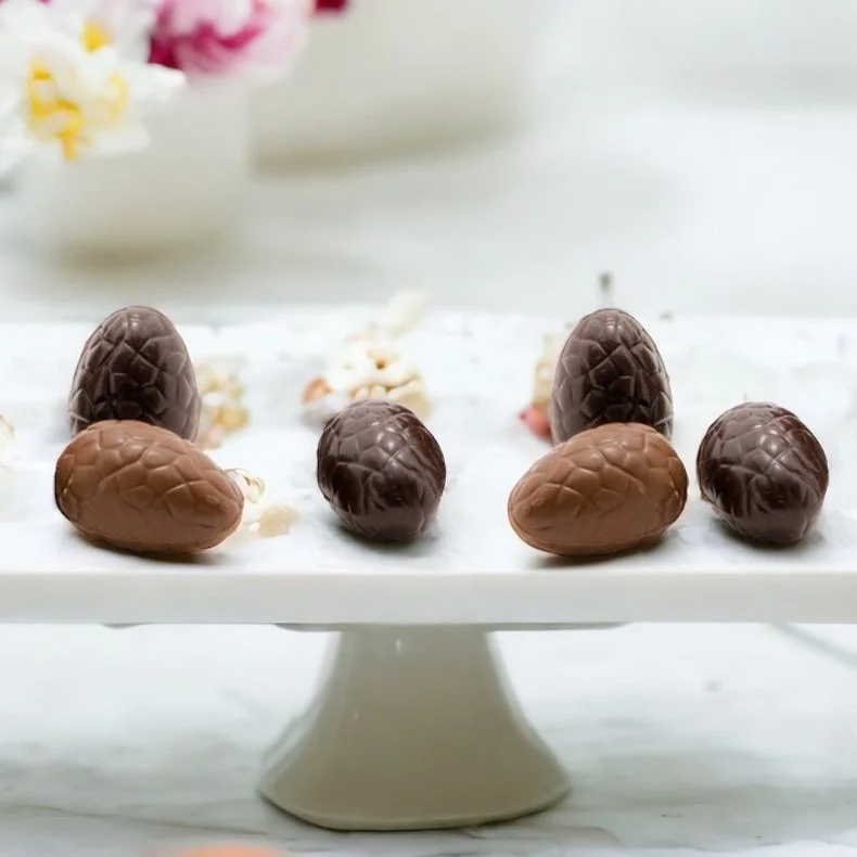 Œufs pralinés au chocolat lait et chocolat noir