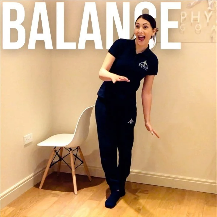 ⚠️DANGER ⚠️ THIS IS NOT A CHALLENGE!📢🙅🏻&zwj;♀️⛔️
⠀
I see you gearing up to have a go at this one but please do BE CAREFUL!
⠀
And if you absolutely MUST try it out (you rebel 👀 ) make sure you&rsquo;re NOT ALONE, you have a MOUNTAIN OF PILLOWS aro