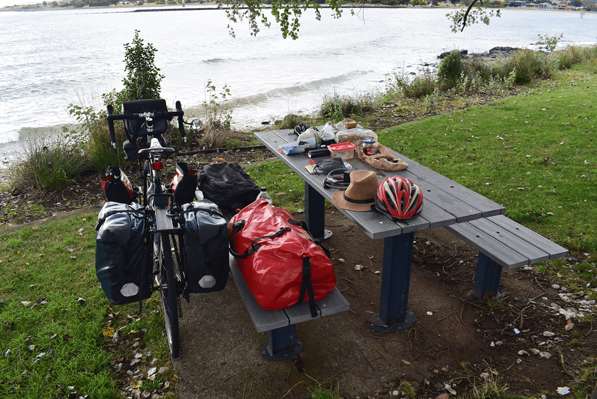  Found a perfect place to relax a bit, and gear-up for the ride. Had the right amount of breakfast to stay fit throughout. It was going to take an hour at least to pack my stuff. 