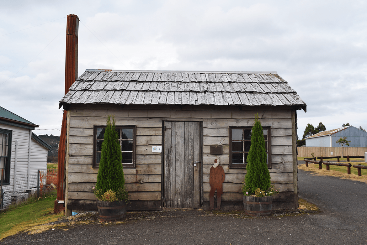  Waratah Museum: Old hut and the museum. 