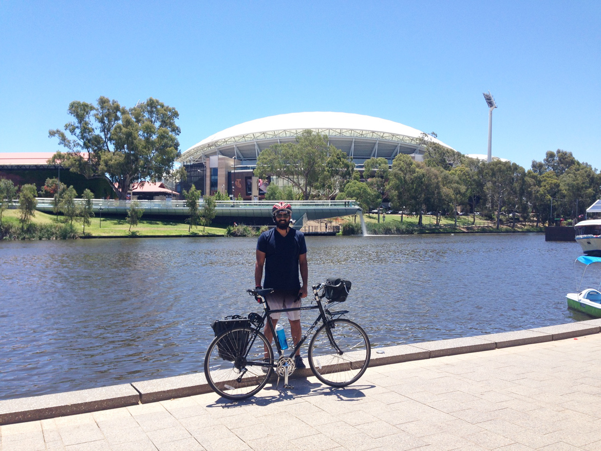 John And Mary decided to join me to cycle around the city. They showed me some beautify cycling paths through the ocean and around Adelaide city.&nbsp; 