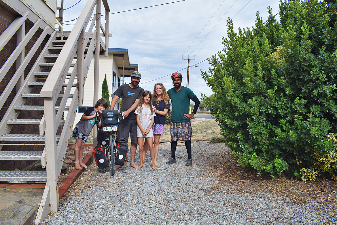 I wanted to find a camping before it grew dark. I started riding, when I met this beautiful family who allowed me to put up my tent in their backyard. Steve too is a cyclist who has cycled around Australia. 
