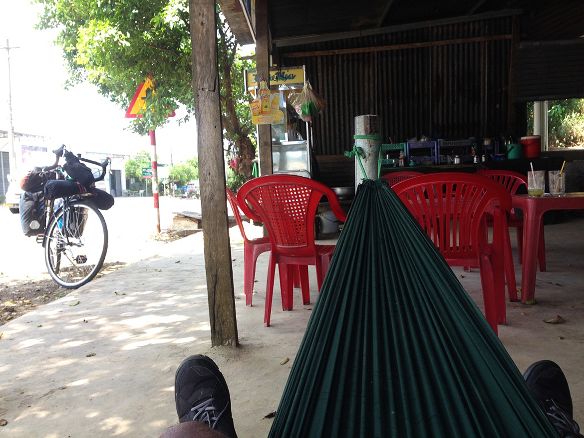  These hammocks are everywhere and really  good for people to take rest between 12 - 2PM to get away from the hot weather. I had sugarcane juice, which happens to be really nutritious. 