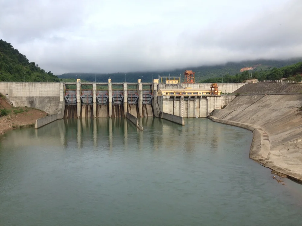  Damn! There was a dam in the middle of nowhere. 