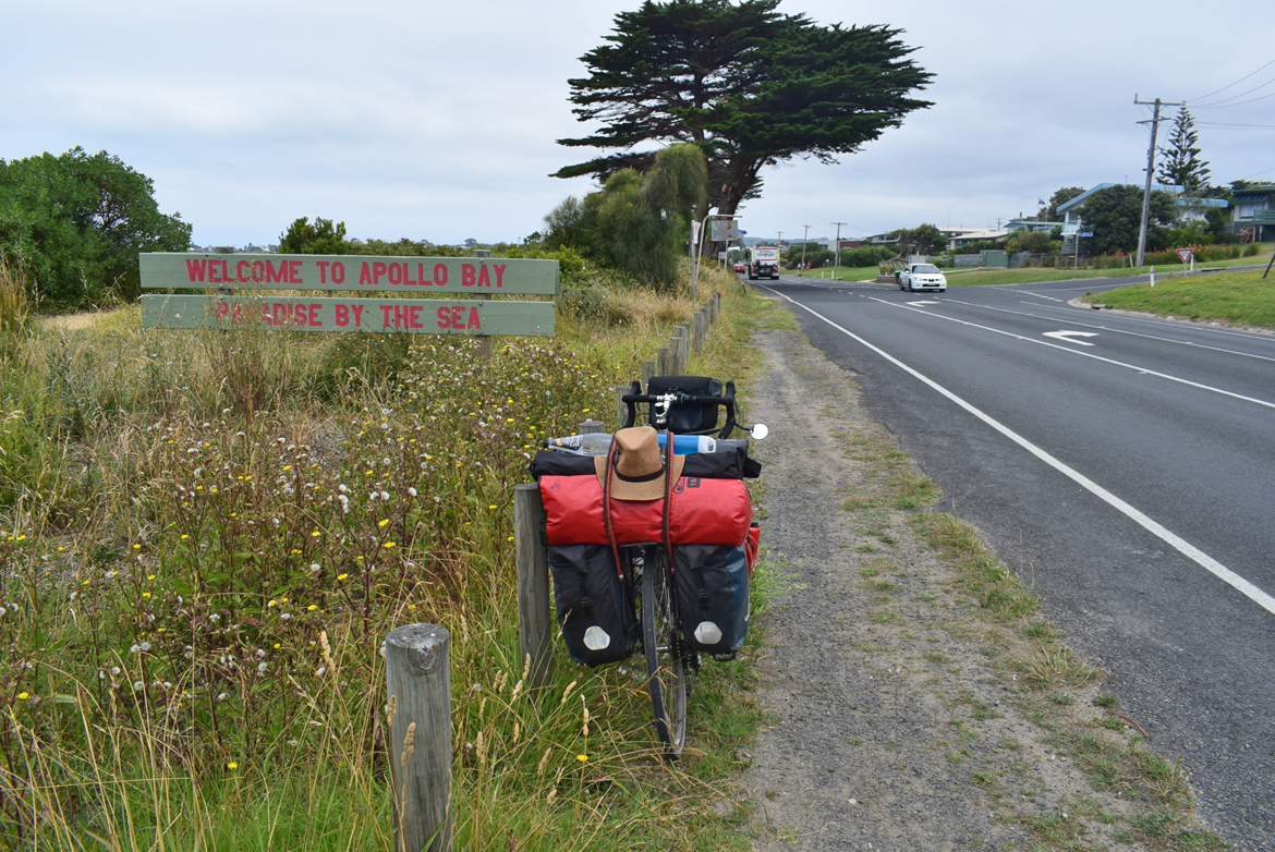  I reached Apollo Bay and saw the weekend was going to be a long one due to the ‘Australia Day’ celebration. The entire town was packed with tourists and there were no camping spots available. I tried to find some options to do stealth camping on the
