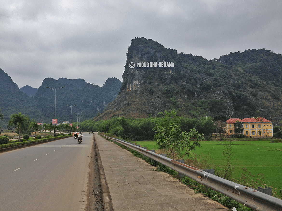  Entering Phong Nha town. 