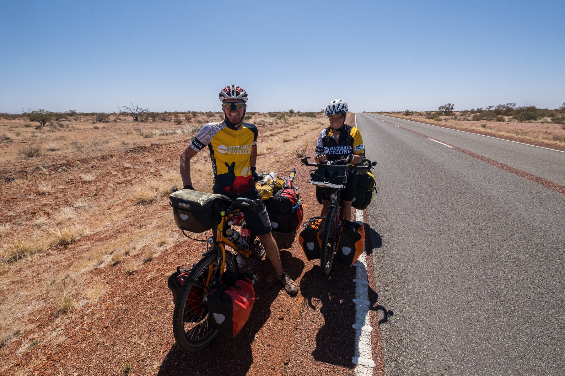  It's always interesting to meet new people, especially when you least expect it. I had the chance to meet some German cyclists who were riding towards Adelaide. We had a great chat and it was really interesting to learn about their journey. 