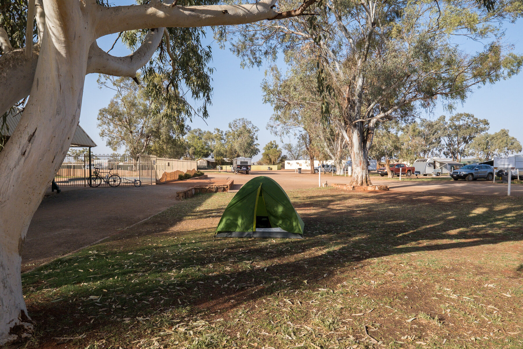  Camping in a road house is a great way to travel, as they provide access to a camp kitchen, warm shower, and washing machine. You also have the opportunity to chat with other travelers, which can make for a fun and enriching experience. 