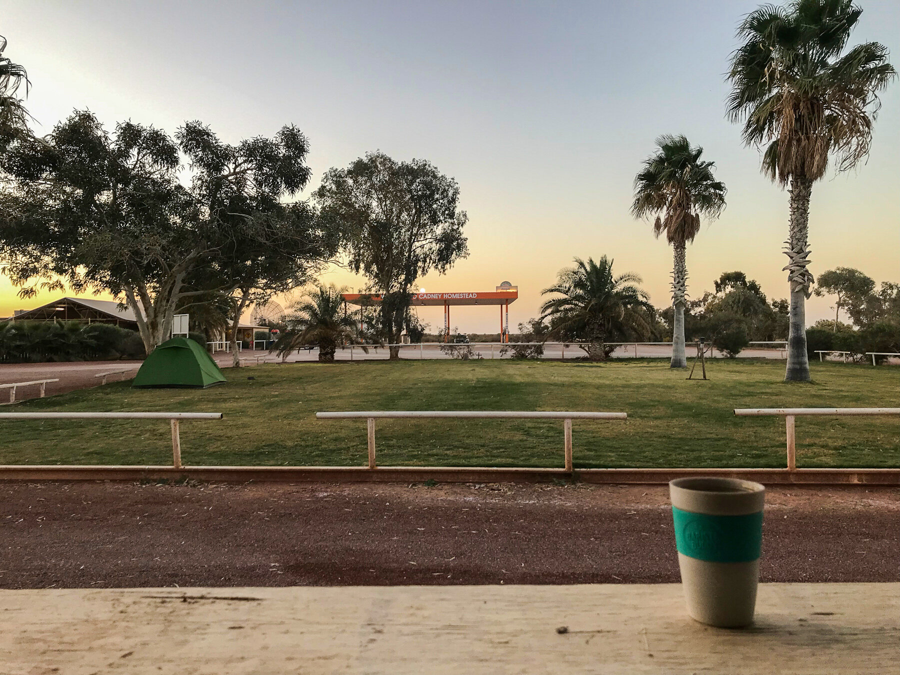  Camping at Cadney Homestead Roadhouse.    The whole evening was very relaxing and peaceful. It was exactly what I needed after a tiring day of cycling. I always look forward to my coffee break. It's a time for me to take a breather, relax, and think