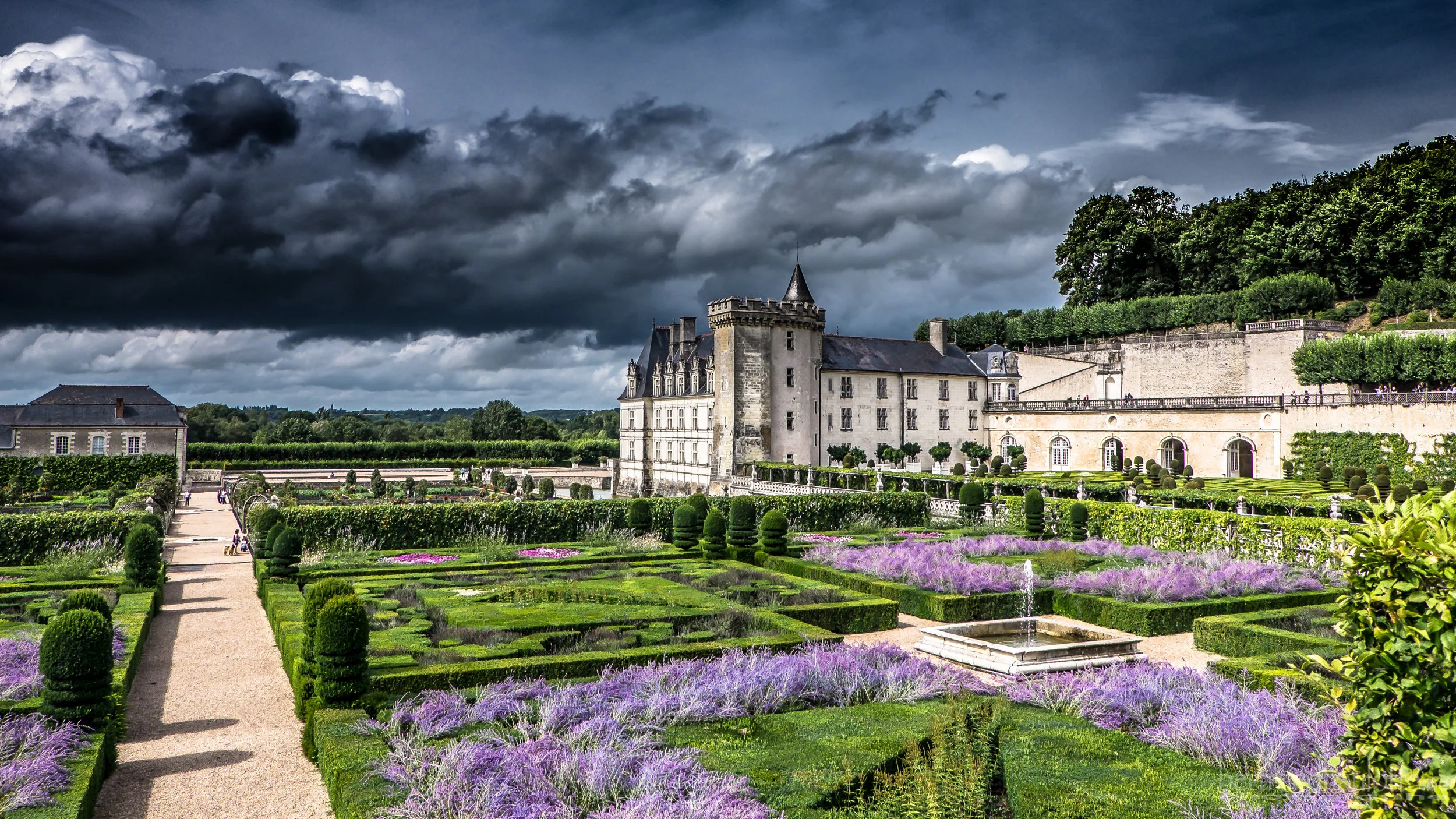 stock-photo-château-de-villandry-79979261.jpg
