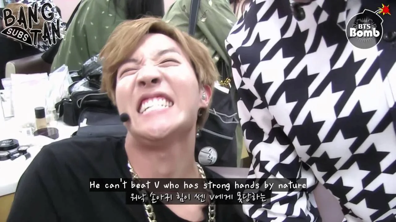 141009 [BANGTAN BOMB] Grasping power fight with V