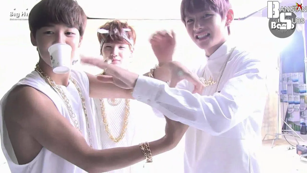 131015 [BANGTAN BOMB] V's dance with 'kkomul kkomul' song