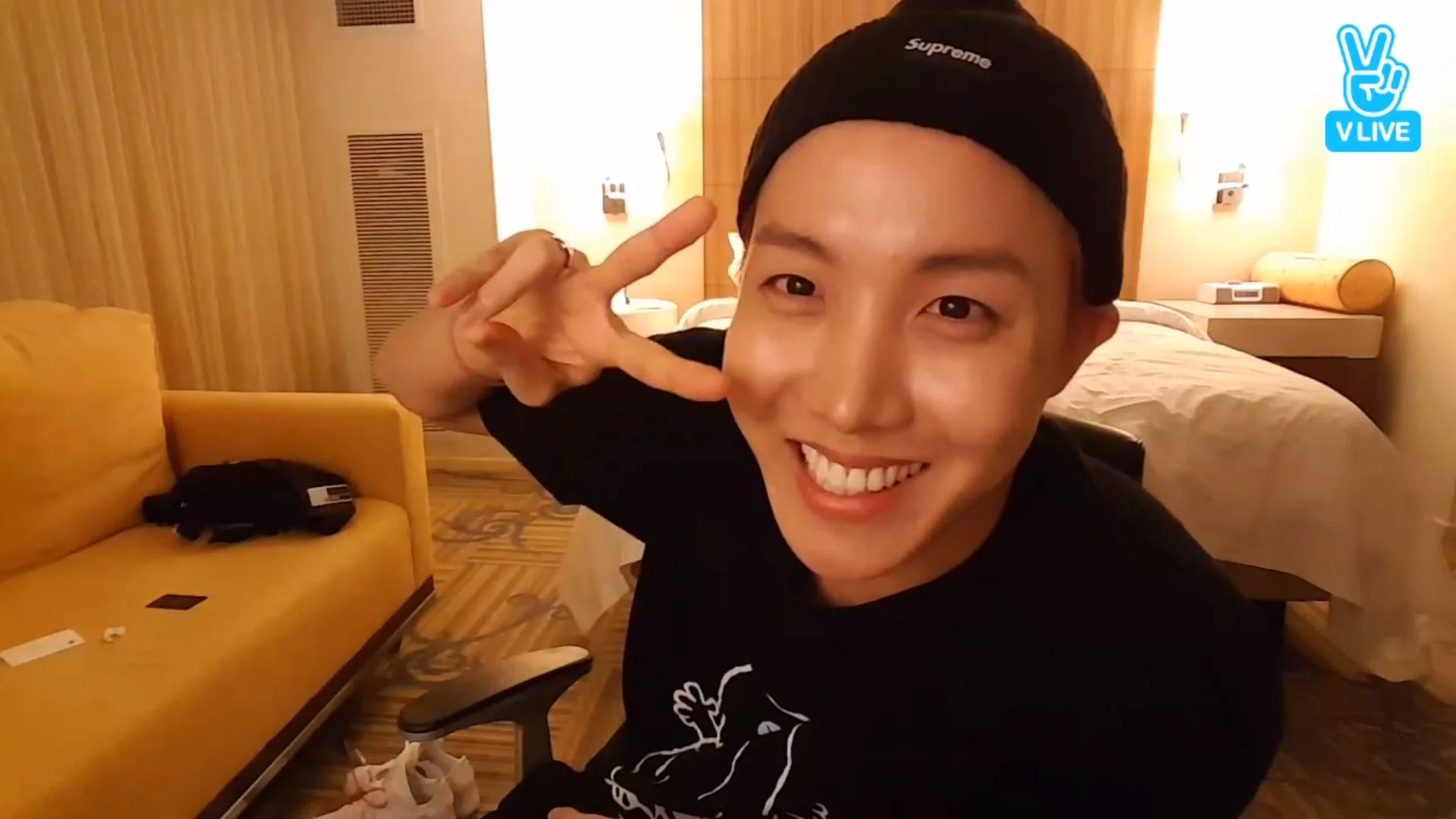 171117 Chat time with Hobi! 😘