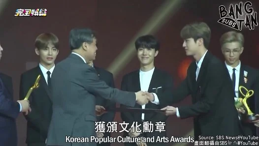 181025 NewShowBiz - Another Award for BTS! Nation's Grandpa Thought They Wore Uniforms XD