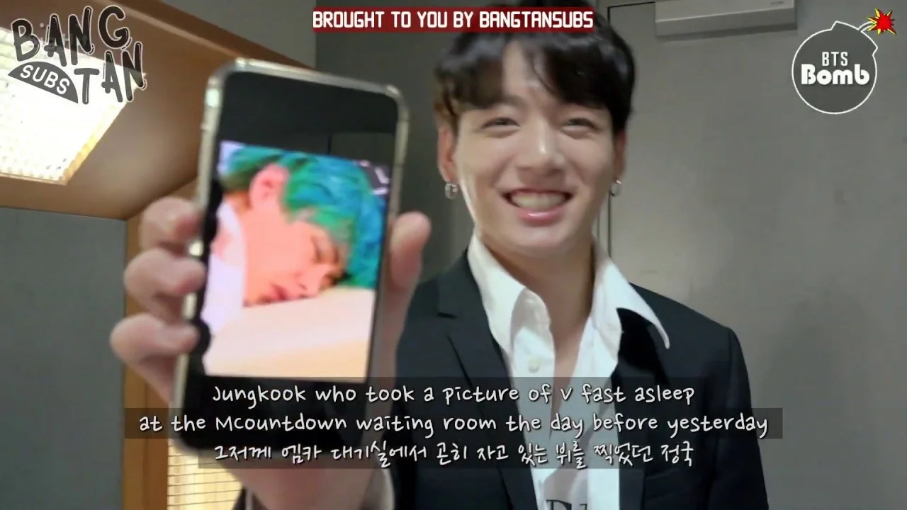 190817 [BANGTAN BOMB] JK taking a photo of members sleeping