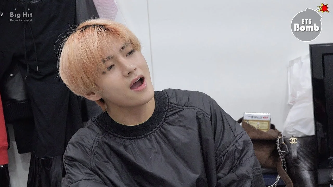 200118 [BANGTAN BOMB] Jin &amp; V Sing Together!