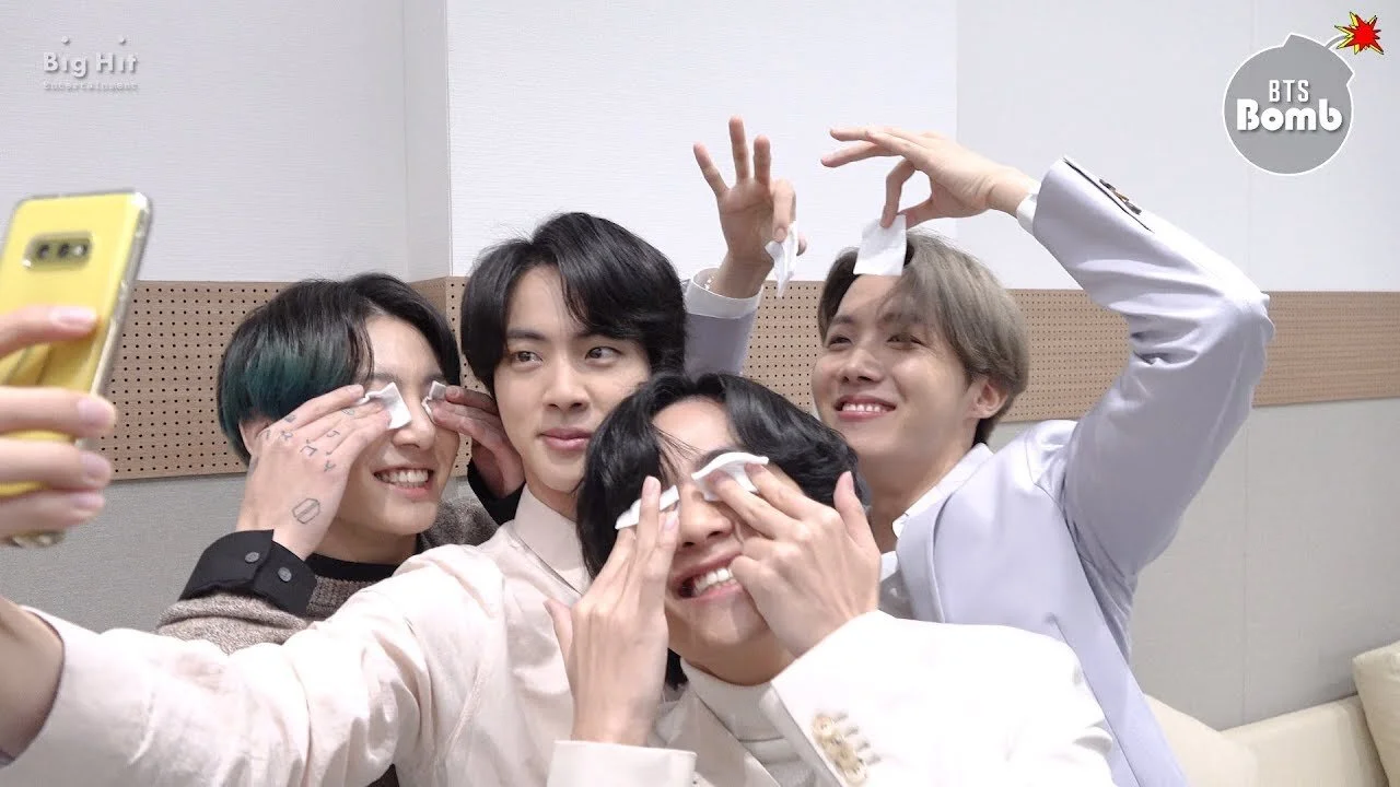 200304 [BANGTAN BOMB] Jin's selfie time