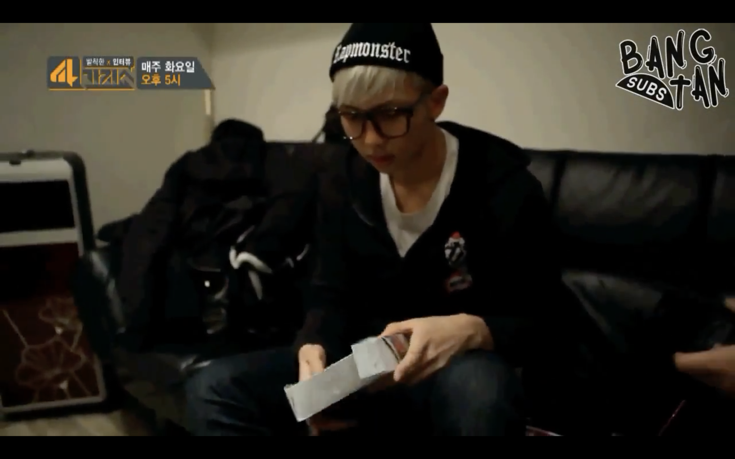 140520 4 Things Show [Behind The Cut] Big revelation of Rap Monster's Bag!