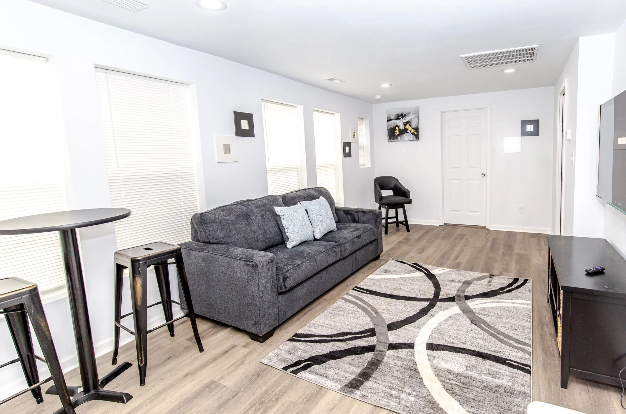 1101 N Main Furnished (3 of 17).JPG