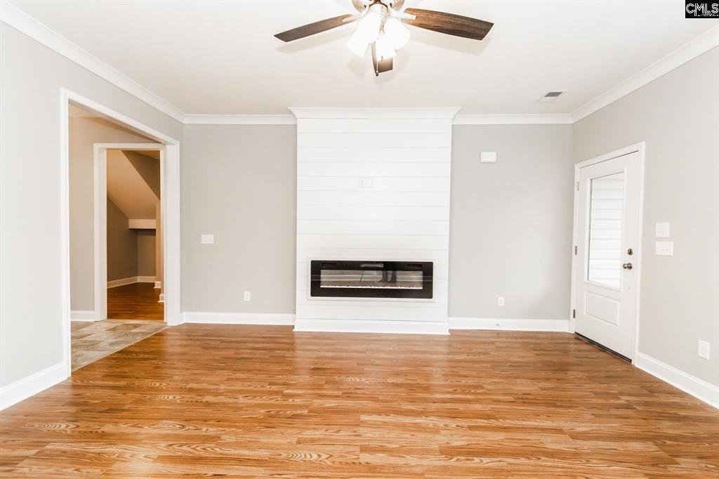 Living Area 3.jpg
