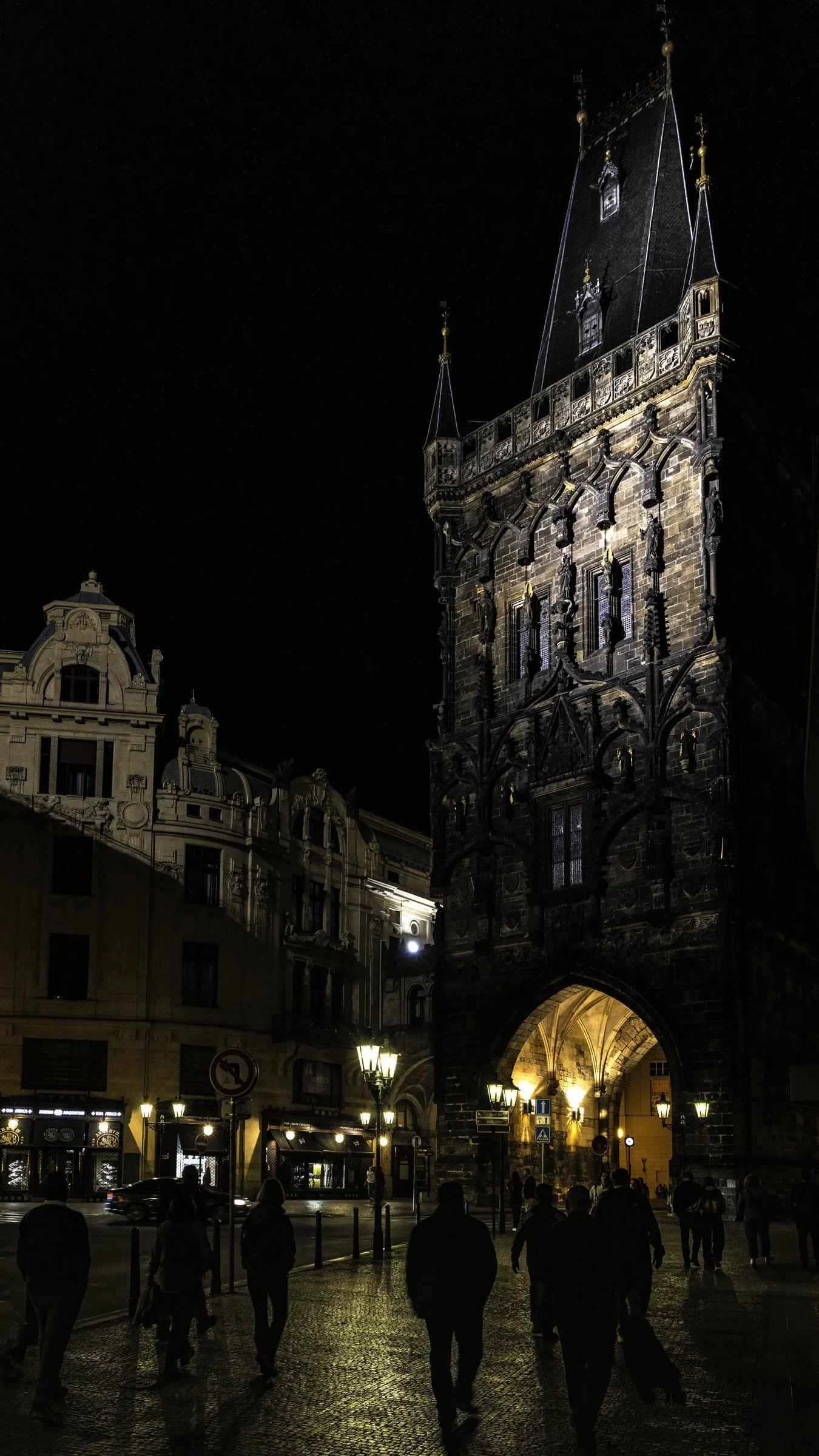 night street scene 16x9.jpg