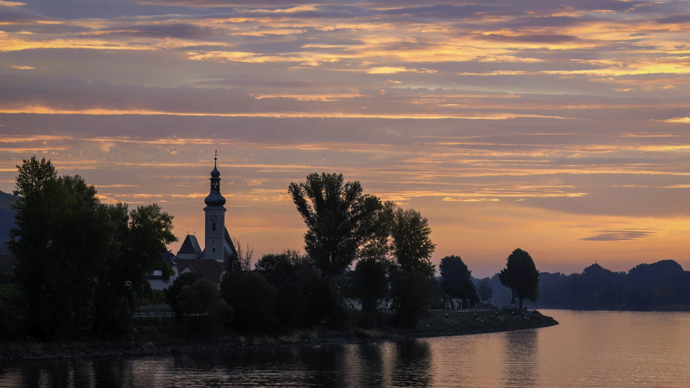 Danube sunrise 5.jpg