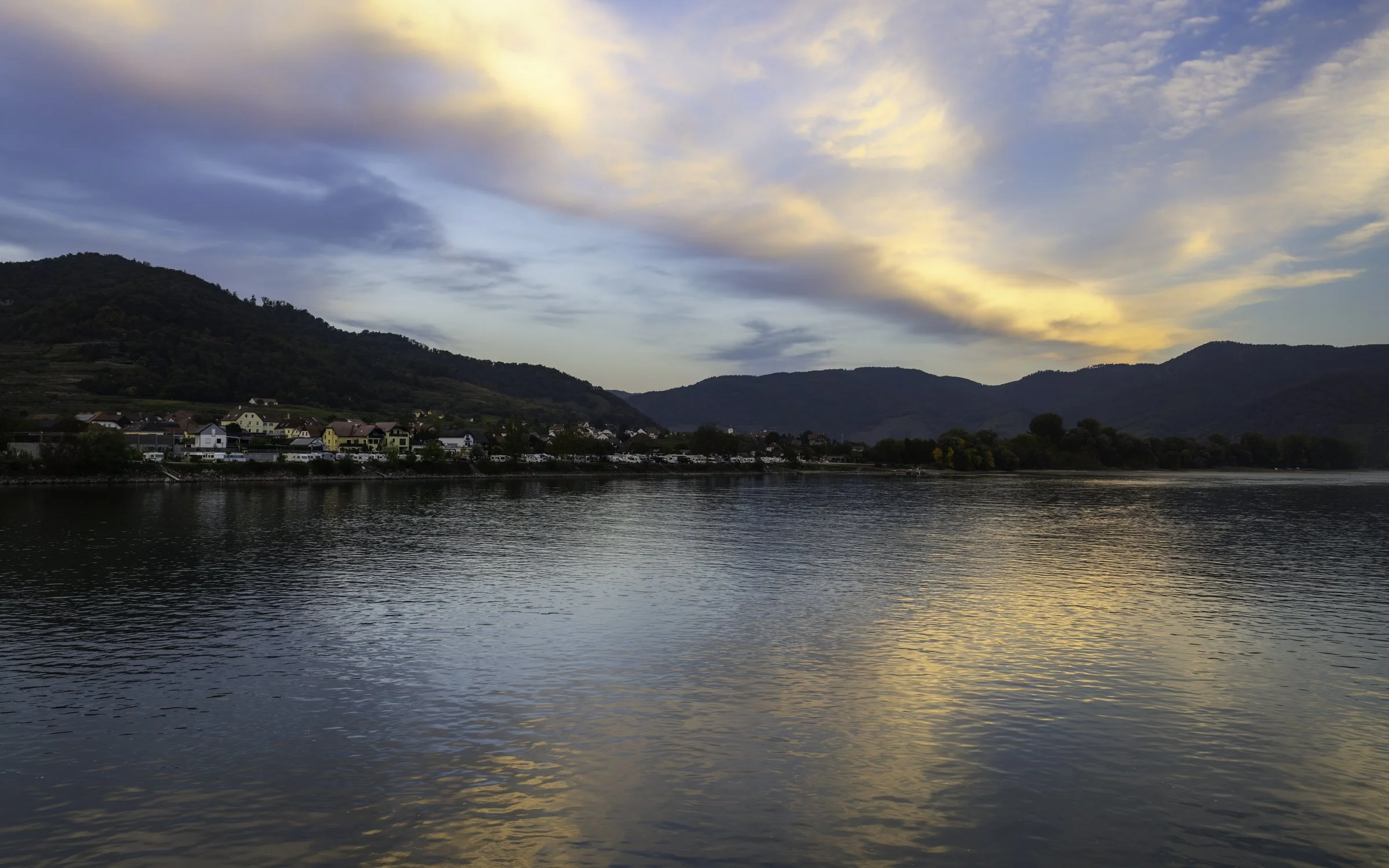 Danube sunrise 1.jpg