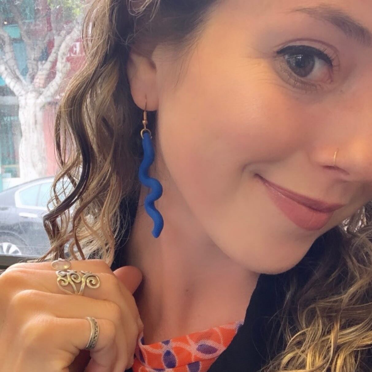 #MYFRIENDFRIDAYS 💕❤️&zwj;🔥💝 Kayla matching her cutie patterned shirt w some statement blue mfmts! 💙 
&bull;
&bull;
&bull;
#earrings #earpiercing #earringsoftheday #earringstyle #earringshop #earringfashion #polymerclayearrings #polymerclay #small