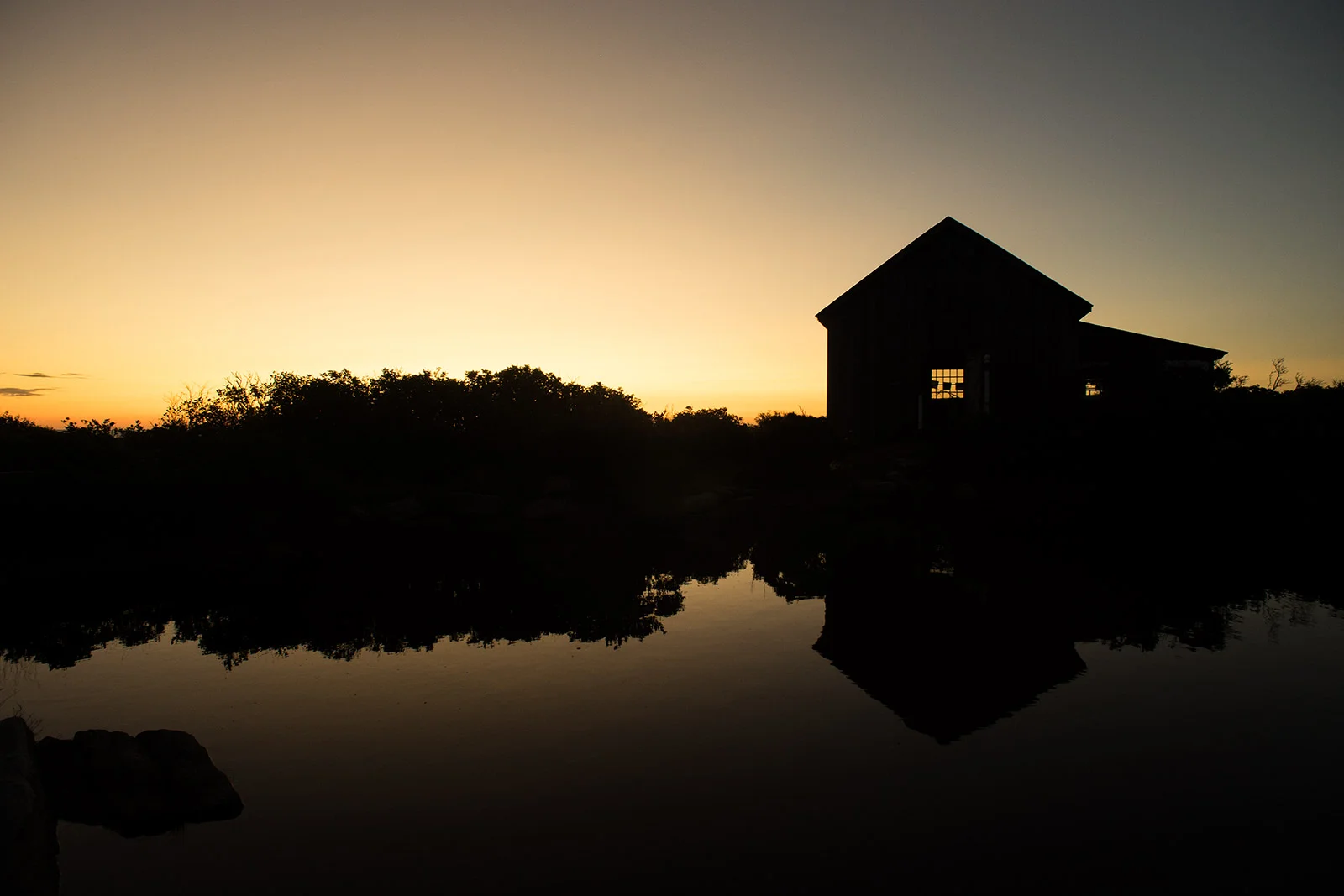 DSC00190_golden-morning-at-the-art-barn_lg.jpg